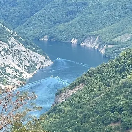 Bujtina Merturi Bed & Breakfast Aprip