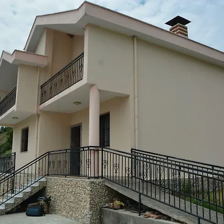 Bed & Breakfast Bujtina Merturi *