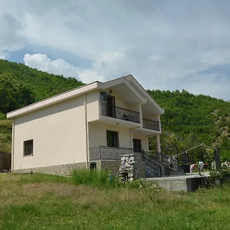 Bujtina Merturi Bed & Breakfast *